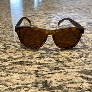 goodr Bassethound Hound Dreams sunglasses.